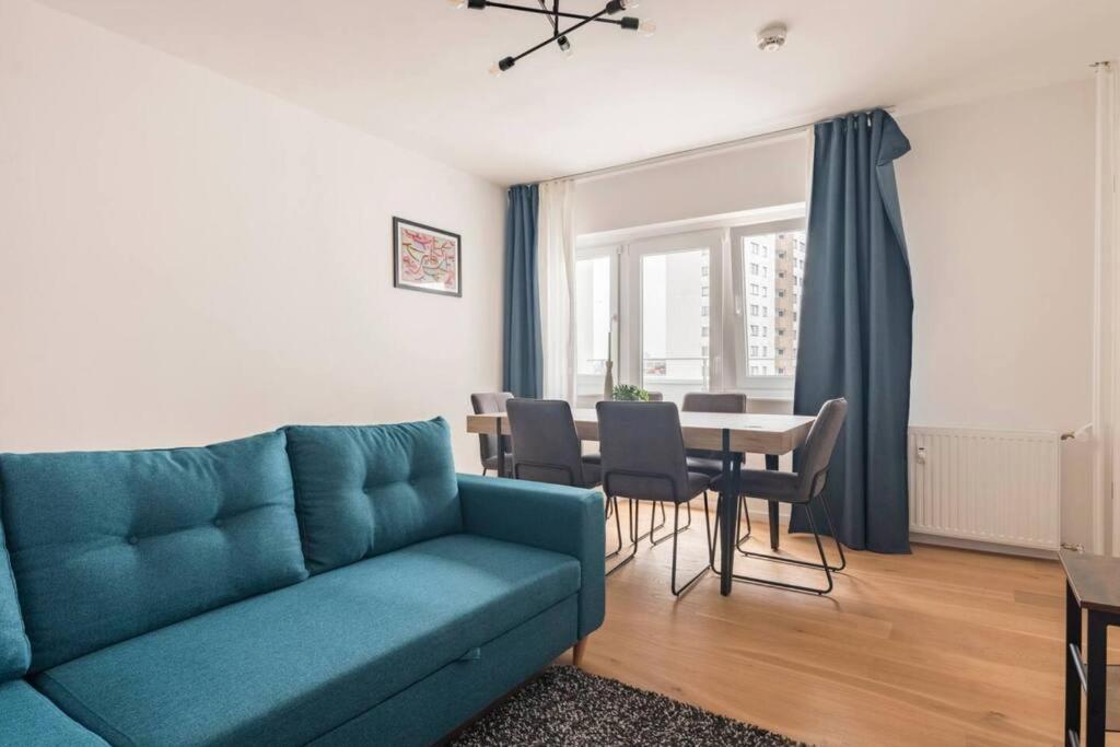 Modern Home In Central Берлин Екстериор снимка