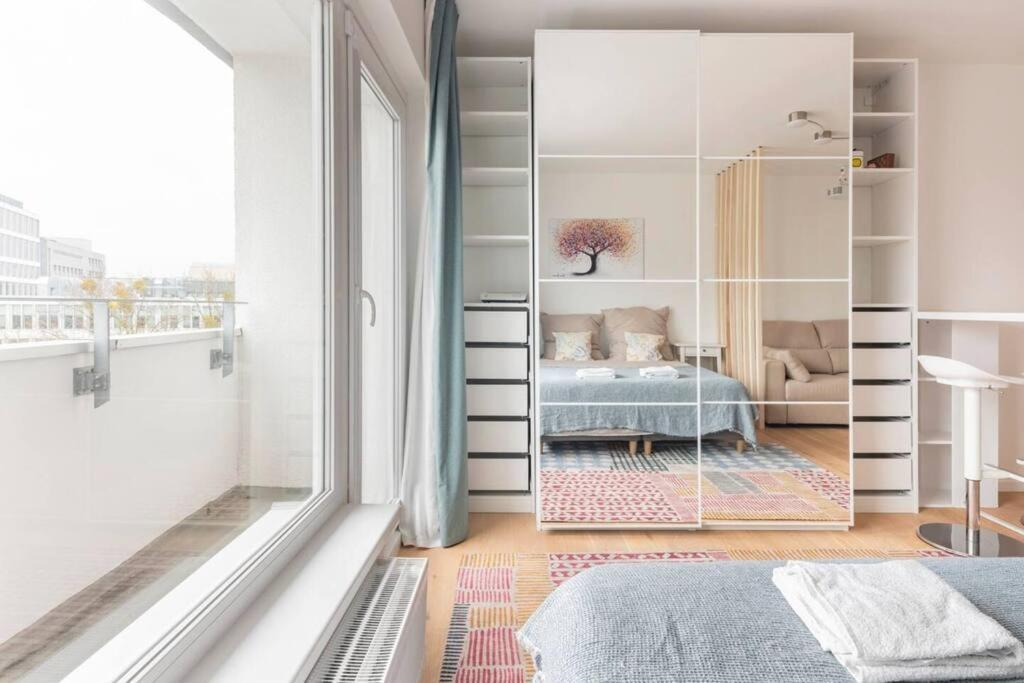 Modern Home In Central Берлин Екстериор снимка